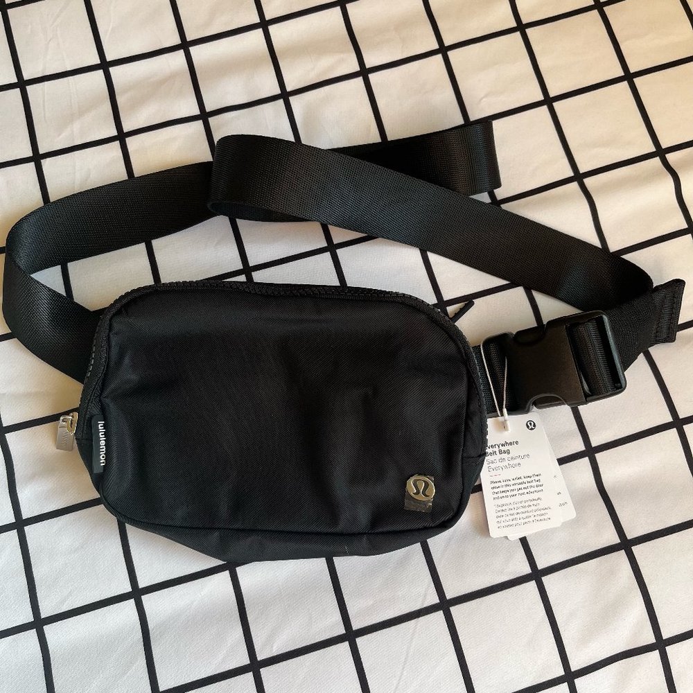Lululemon Everywhere Belt Bag (NWT)